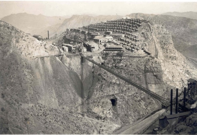 The town of Ojuela, site of primary access to the mine ca. 1910